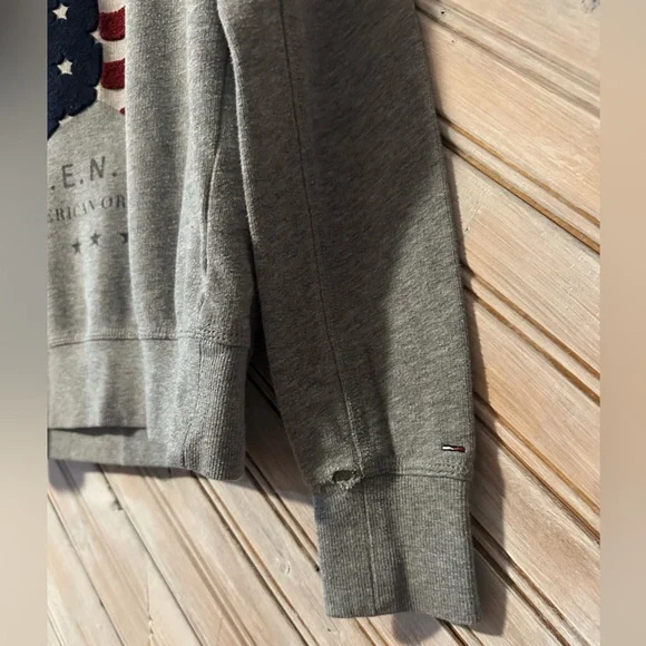 Tommy Hilfiger American Flag Gray Star Crew Neck Sweater Sherpa Embroidered - Picture 3 of 8